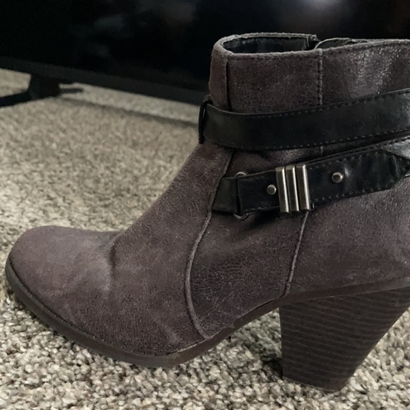 Woman’s Booties Wide width calf - Picture 5 of 8